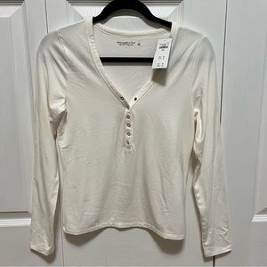 Abercrombie & Fitch Button Henley Size Small NWT (Soft Collection)